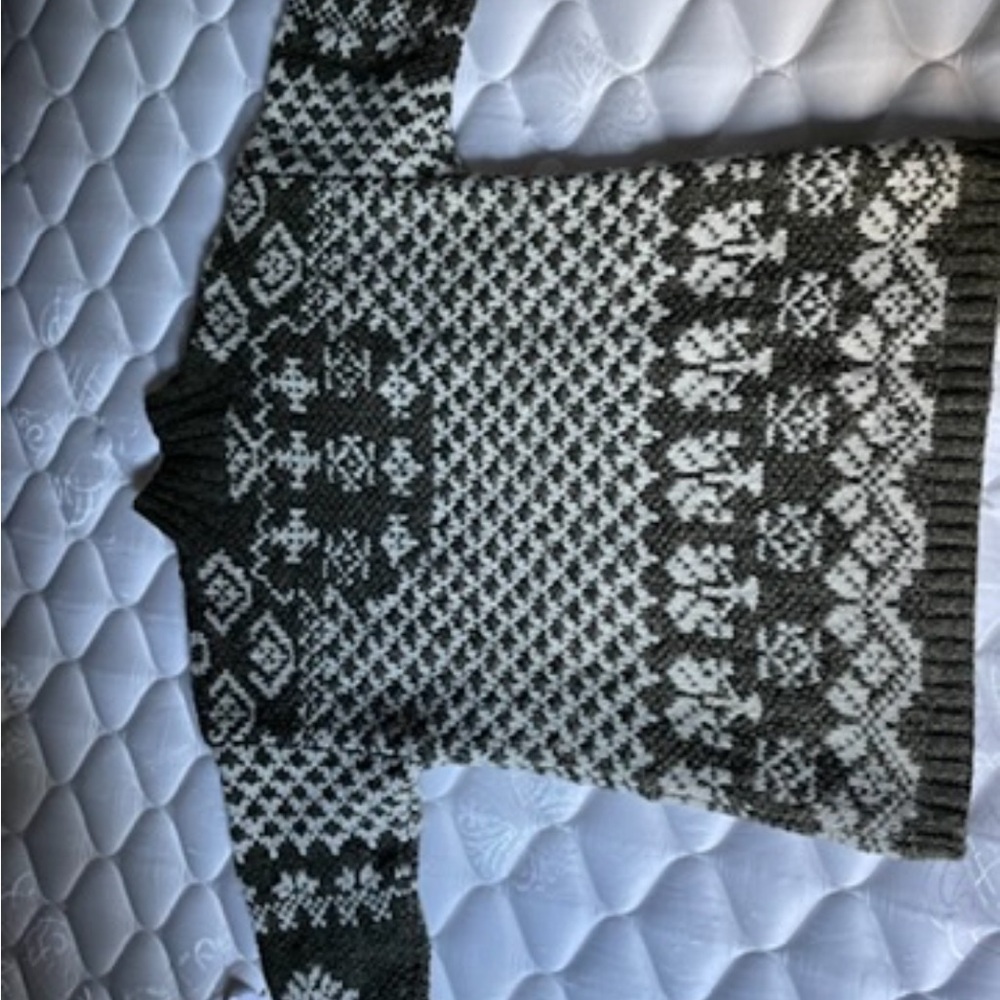 Men's Green and White Sweater